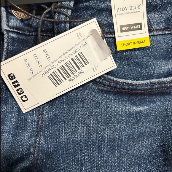Judy Blue Women’s Size 3 Short Boot Cut Tummy Control Jeans NWT - Picture 4 of 9